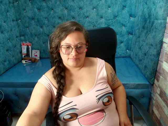 SaraThonson Live Webcam on BongaCams