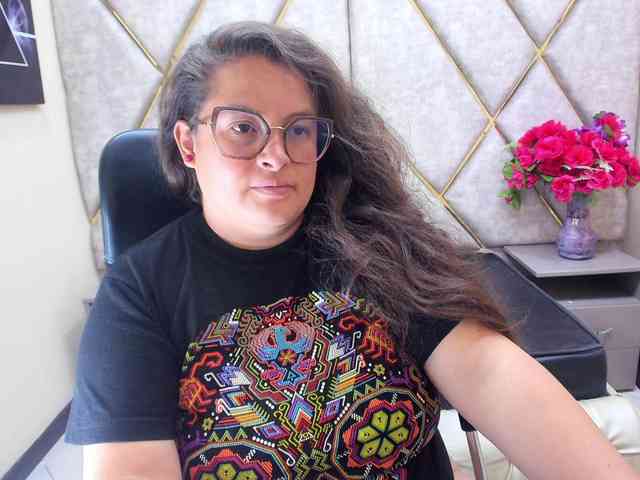 SaraThonson webcam