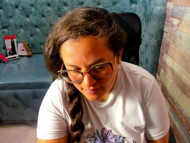SaraThonson webcam
