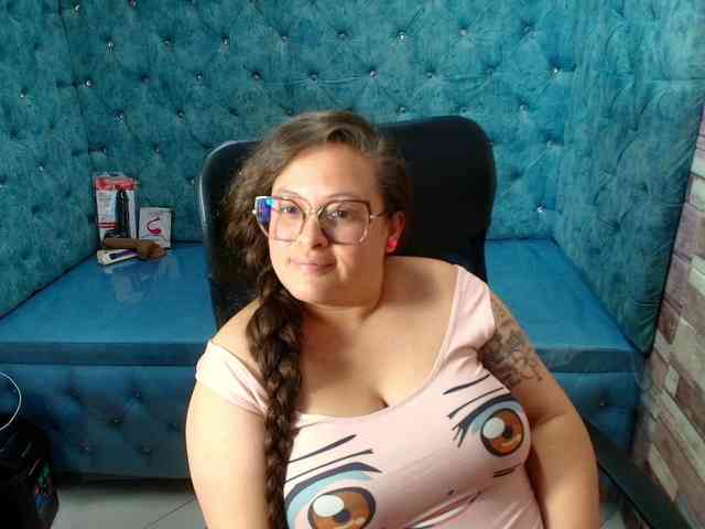 SaraThonson Live Webcam on BongaCams