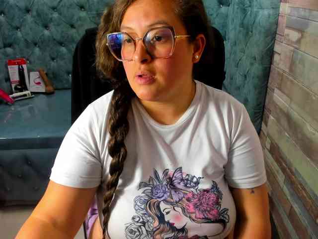 SaraThonson webcam