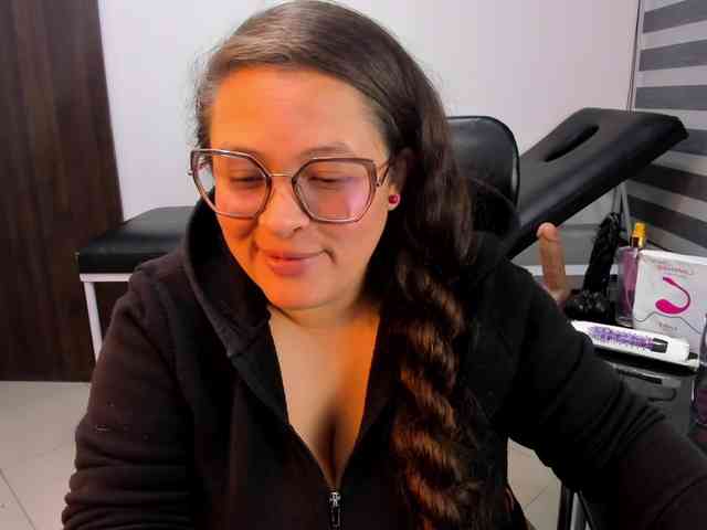 SaraThonson webcam