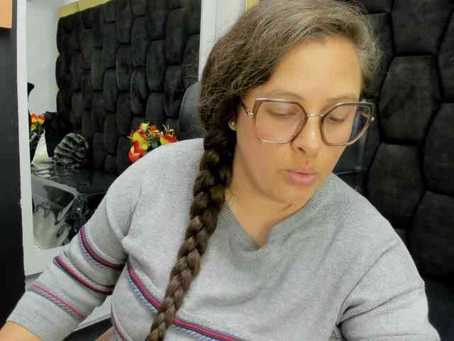 SaraThonson webcam