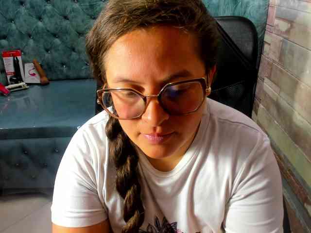 SaraThonson webcam