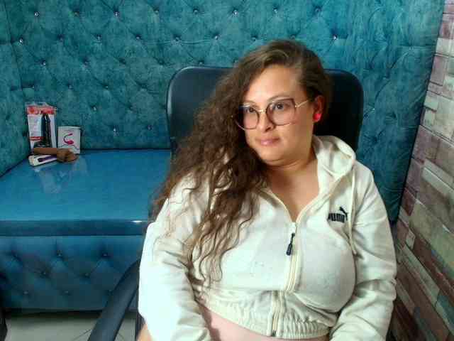 SaraThonson Live Webcam on BongaCams