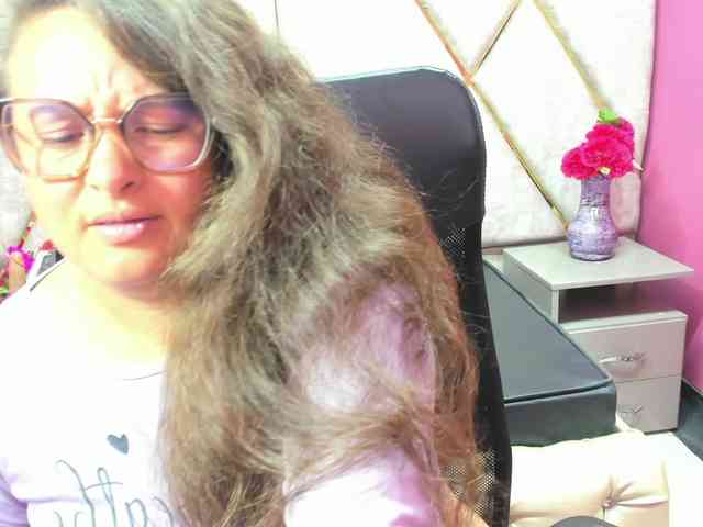 SaraThonson Live Webcam on BongaCams
