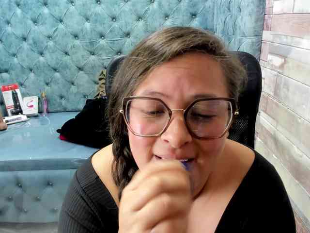 SaraThonson webcam
