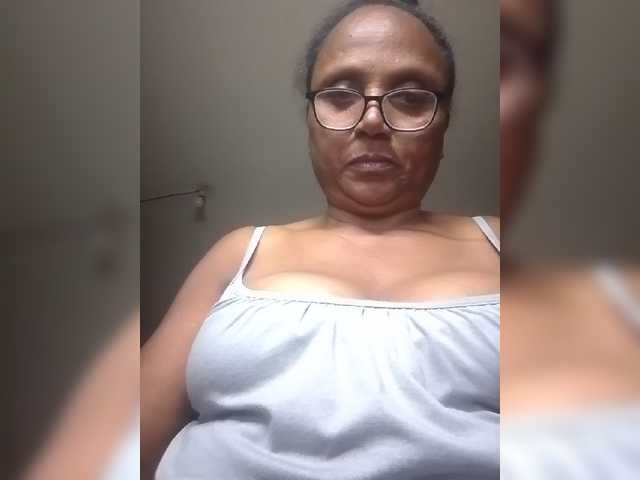 hotmomsexy live cam on BongaCams