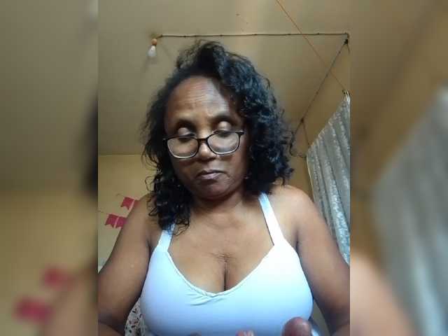 hotmomsexy live cam on BongaCams