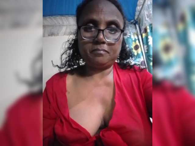hotmomsexy live cam on BongaCams