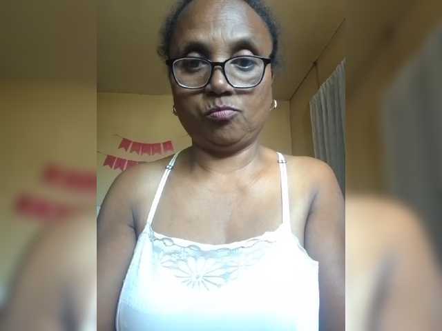 hotmomsexy live cam on BongaCams