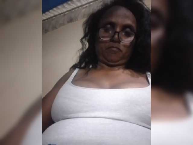 hotmomsexy live cam on BongaCams
