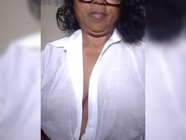 hotmomsexy live cam on BongaCams