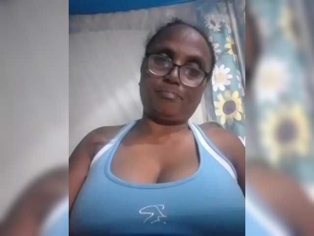 hotmomsexy live cam on BongaCams