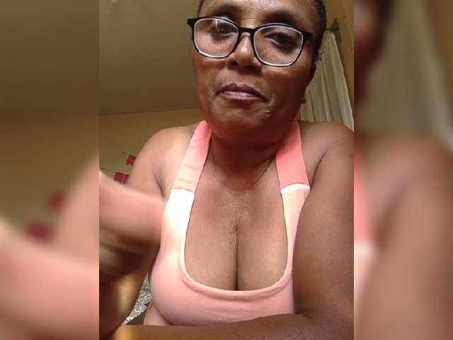 hotmomsexy live webcam show
