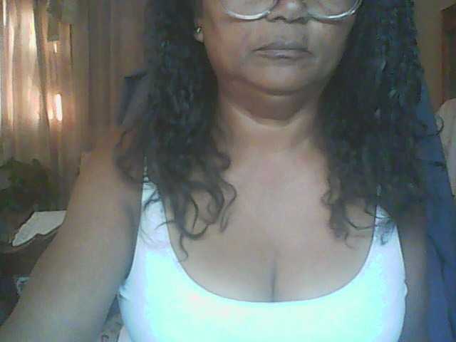 hotmomsexy live cam on BongaCams