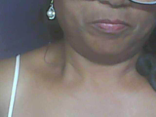 hotmomsexy live cam on BongaCams