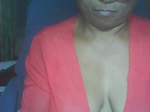 hotmomsexy live cam on BongaCams