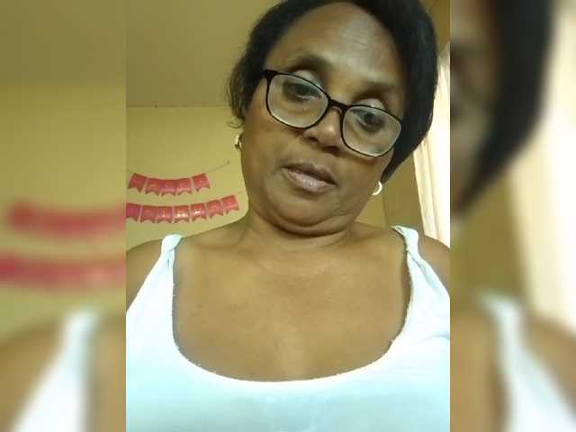 hotmomsexy live cam on BongaCams