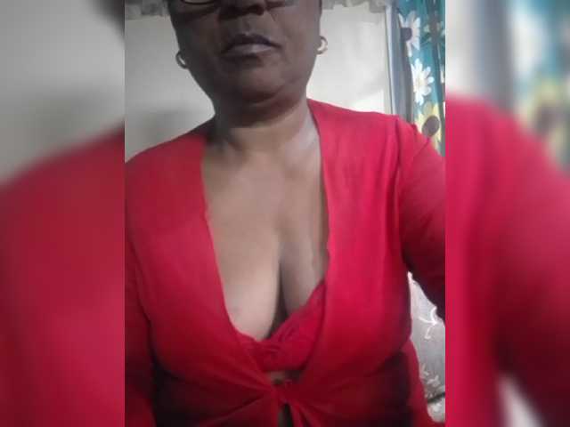 hotmomsexy live cam on BongaCams