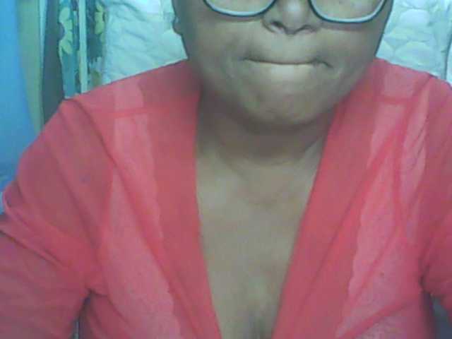 hotmomsexy live webcam show