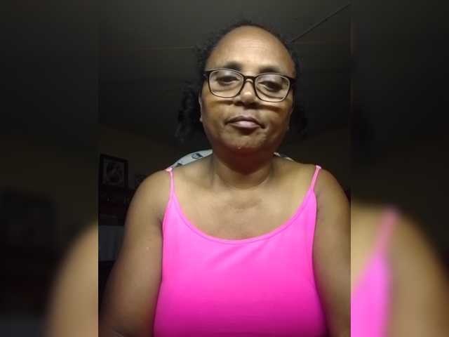 hotmomsexy live cam on BongaCams
