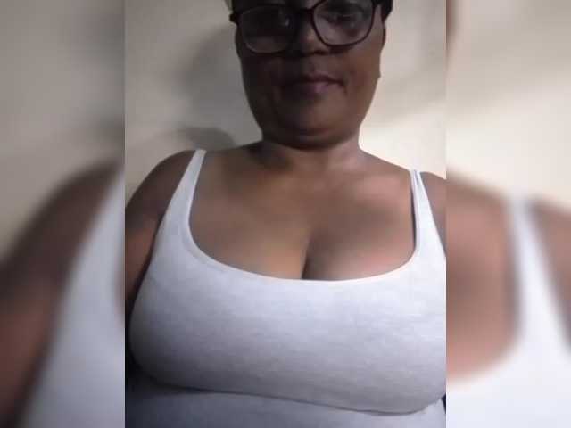 hotmomsexy live cam on BongaCams