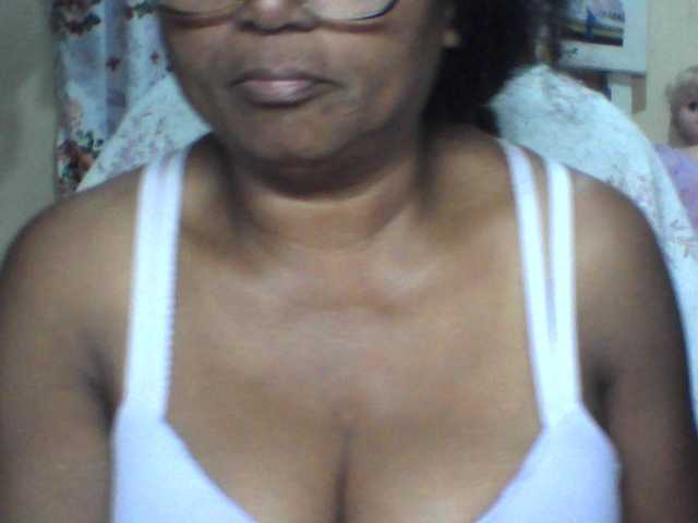 le modèle hotmomsexy est en webcam porno dans un show sur le site bongacams, il possède les tags suivants: Ebony,Brunette,Shaved