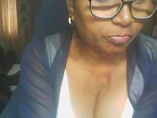 hotmomsexy live cam on BongaCams