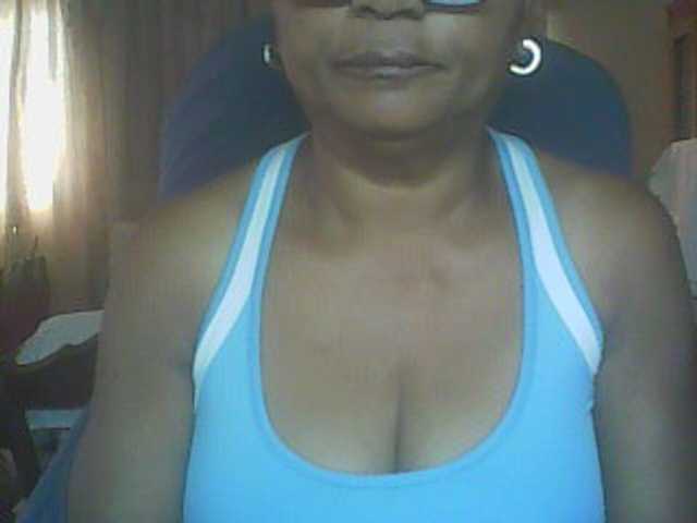 hotmomsexy live cam on BongaCams