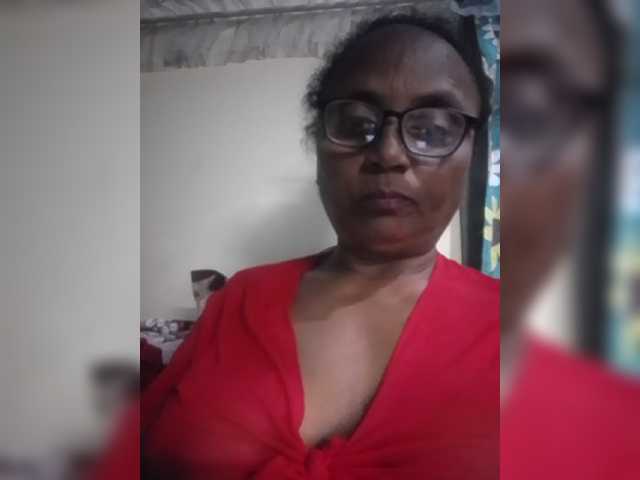 hotmomsexy live cam on BongaCams