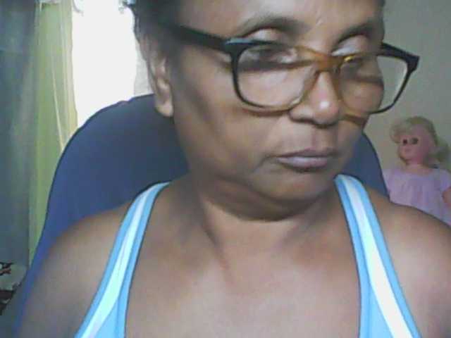 hotmomsexy's BongaCams show and profile