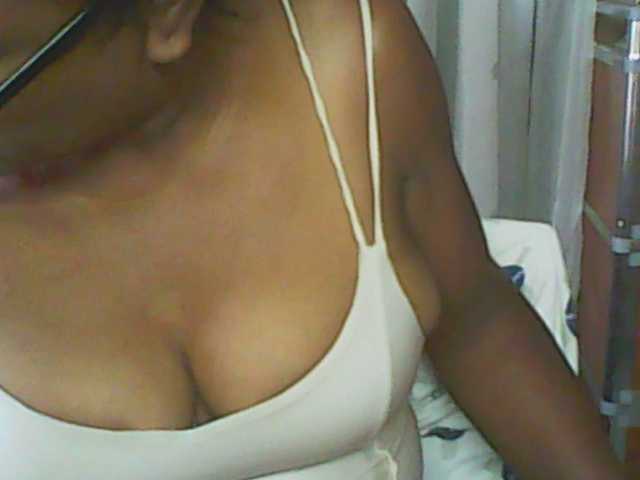 hotmomsexy's BongaCams show and profile