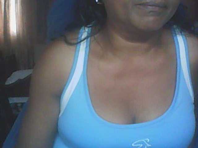 hotmomsexy live cam on BongaCams