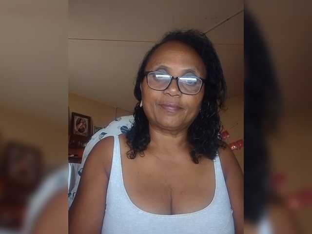 hotmomsexy live cam on BongaCams