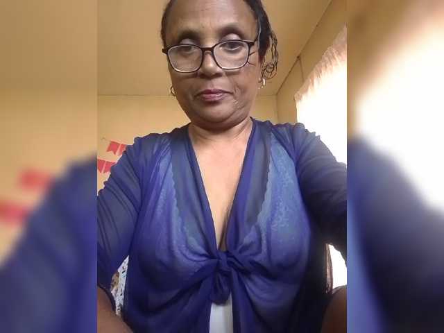 hotmomsexy live cam on BongaCams