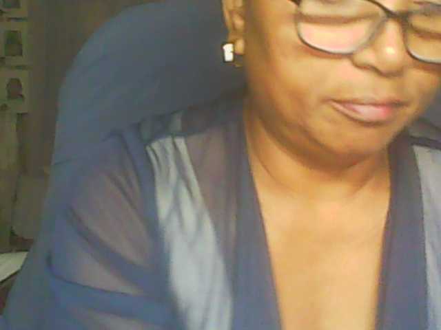 hotmomsexy live cam on BongaCams