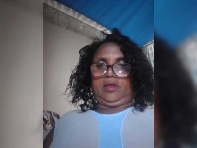 le modèle hotmomsexy est en webcam porno dans un show sur le site bongacams, il possède les tags suivants: Ebony,Brunette,Shaved