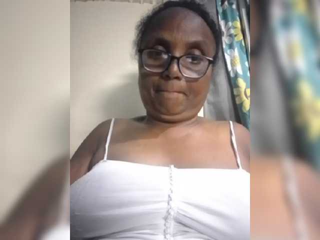 hotmomsexy live cam on BongaCams