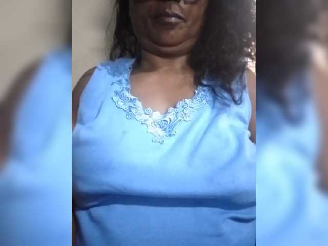 hotmomsexy live cam on BongaCams
