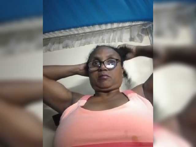 hotmomsexy live webcam show