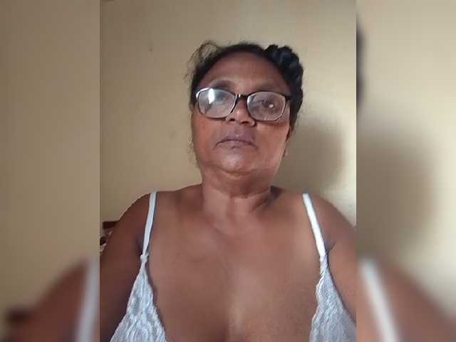 le modèle hotmomsexy est en webcam porno dans un show sur le site bongacams, il possède les tags suivants: Ebony,Brunette,Shaved