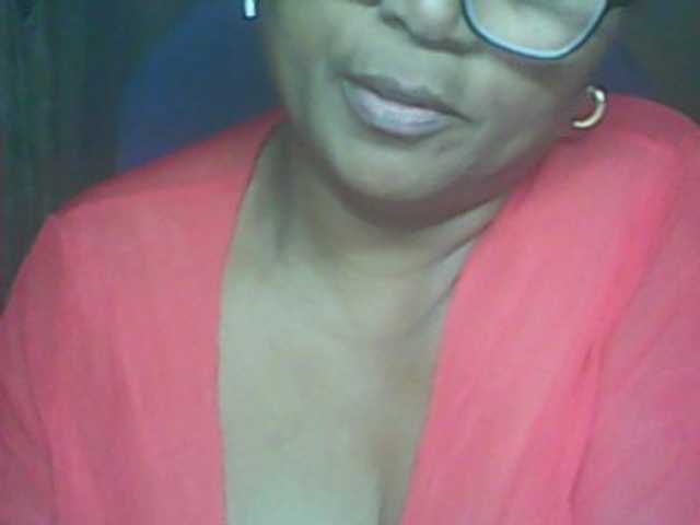 hotmomsexy live cam on BongaCams