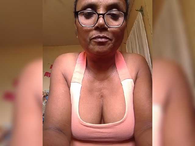 hotmomsexy live webcam show