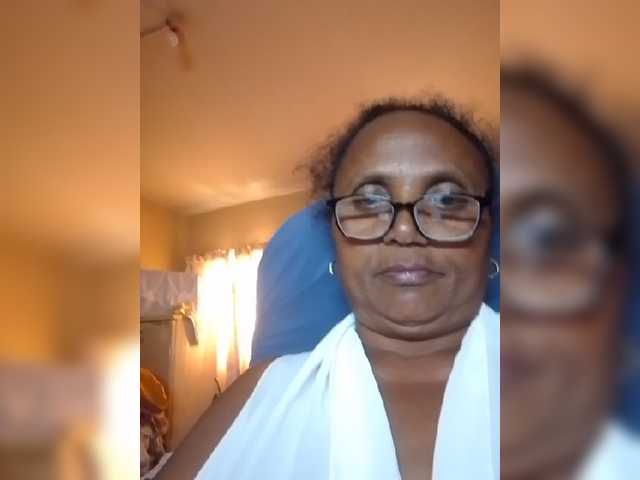 hotmomsexy live cam on BongaCams