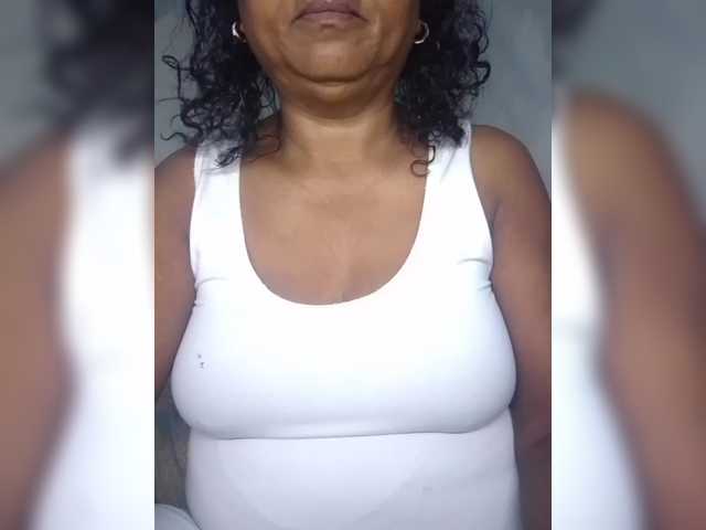 hotmomsexy live cam on BongaCams