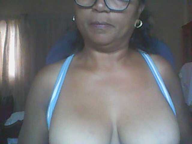 hotmomsexy live cam on BongaCams