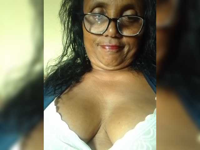 hotmomsexy live webcam show