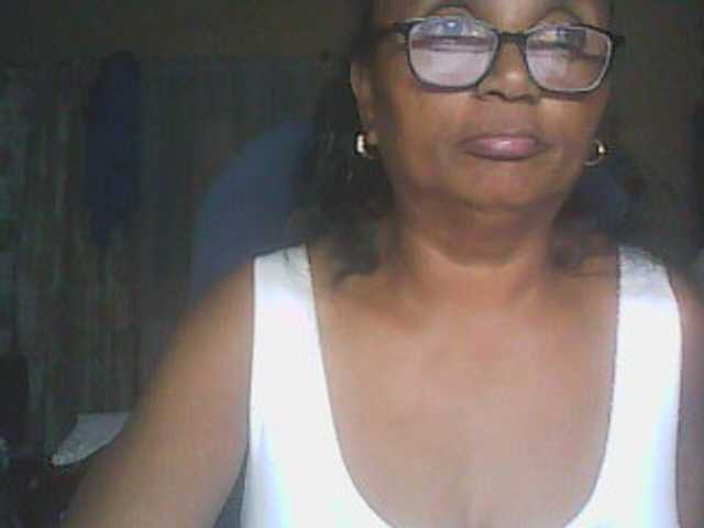 hotmomsexy live cam on BongaCams