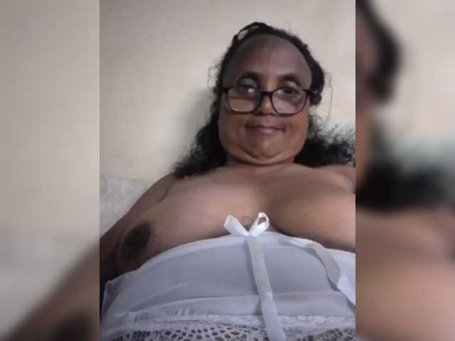 hotmomsexy live cam on BongaCams